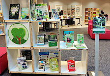 Baum-Regal in der Bücherhalle Harburg (Foto Chris Baudy)