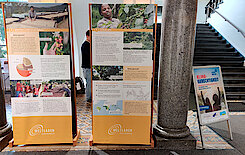 Fairtrade-Ausstellung Ansicht 2 (Foto Chris Baudy)